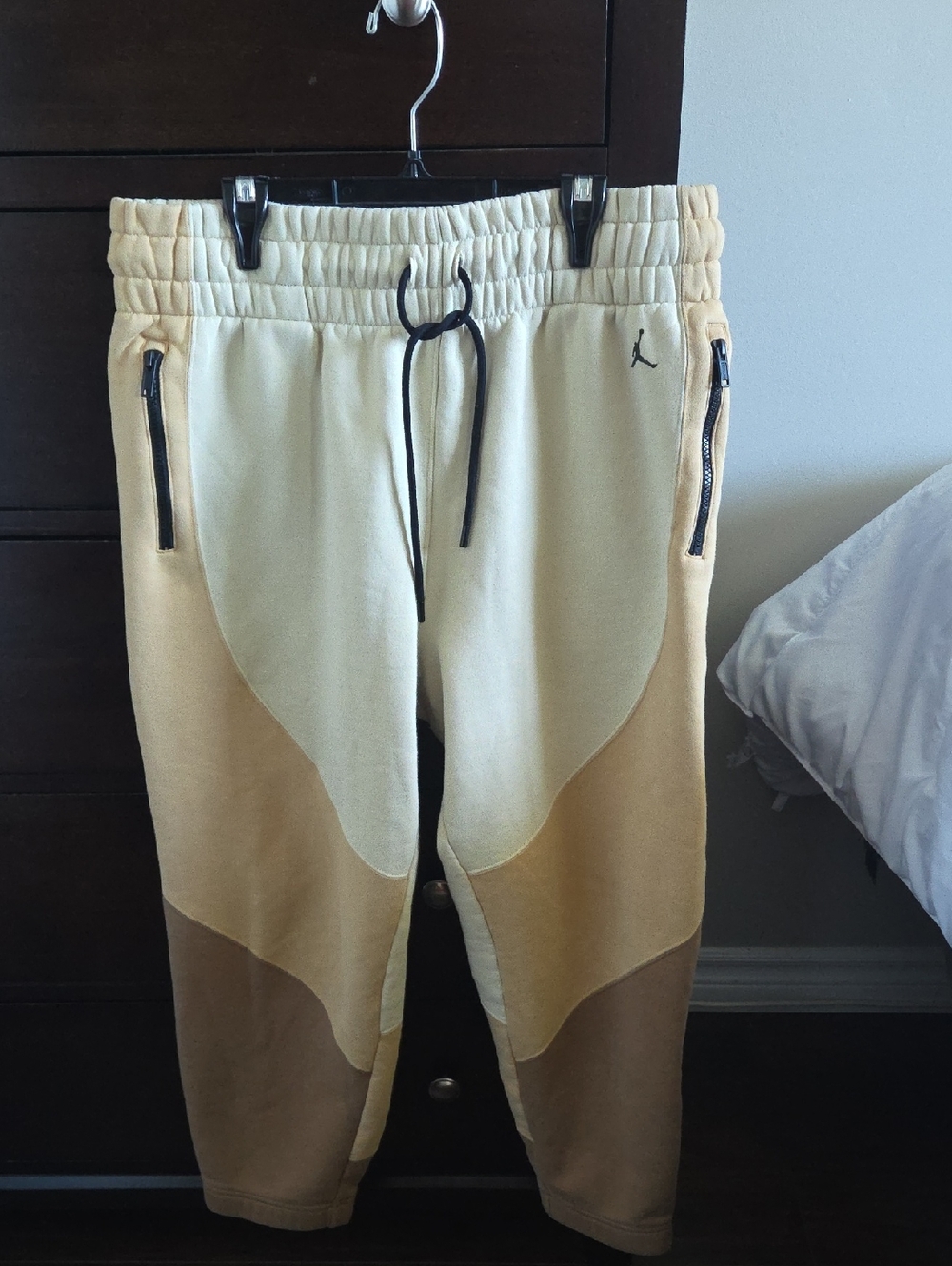 Jordan Colorblock Fleece Joggers in Cream & Tan
